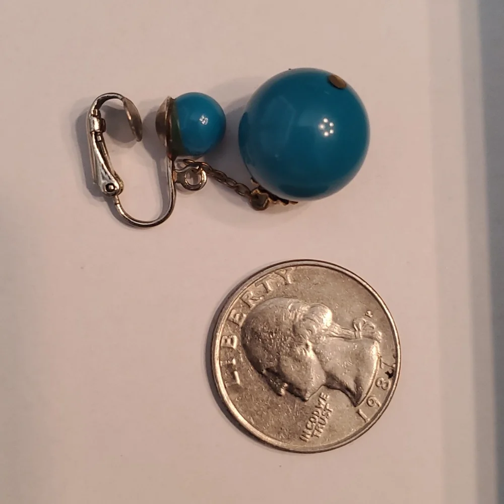 🆑️vintage blue ball drop earrings - Picture 3 of 3